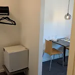 Modern Hostel. Private ホステル Neksø