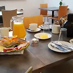 Modern Hostel. Private ホステル Neksø