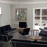 Modern Hostel. Private ホステル Neksø